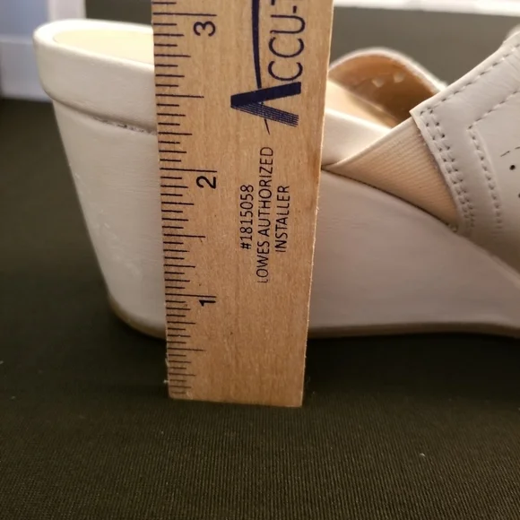 Naturalizer Womens CHARLOTTE  Wedged Sandals Cut Out White Size 8N - Picture 6 of 7